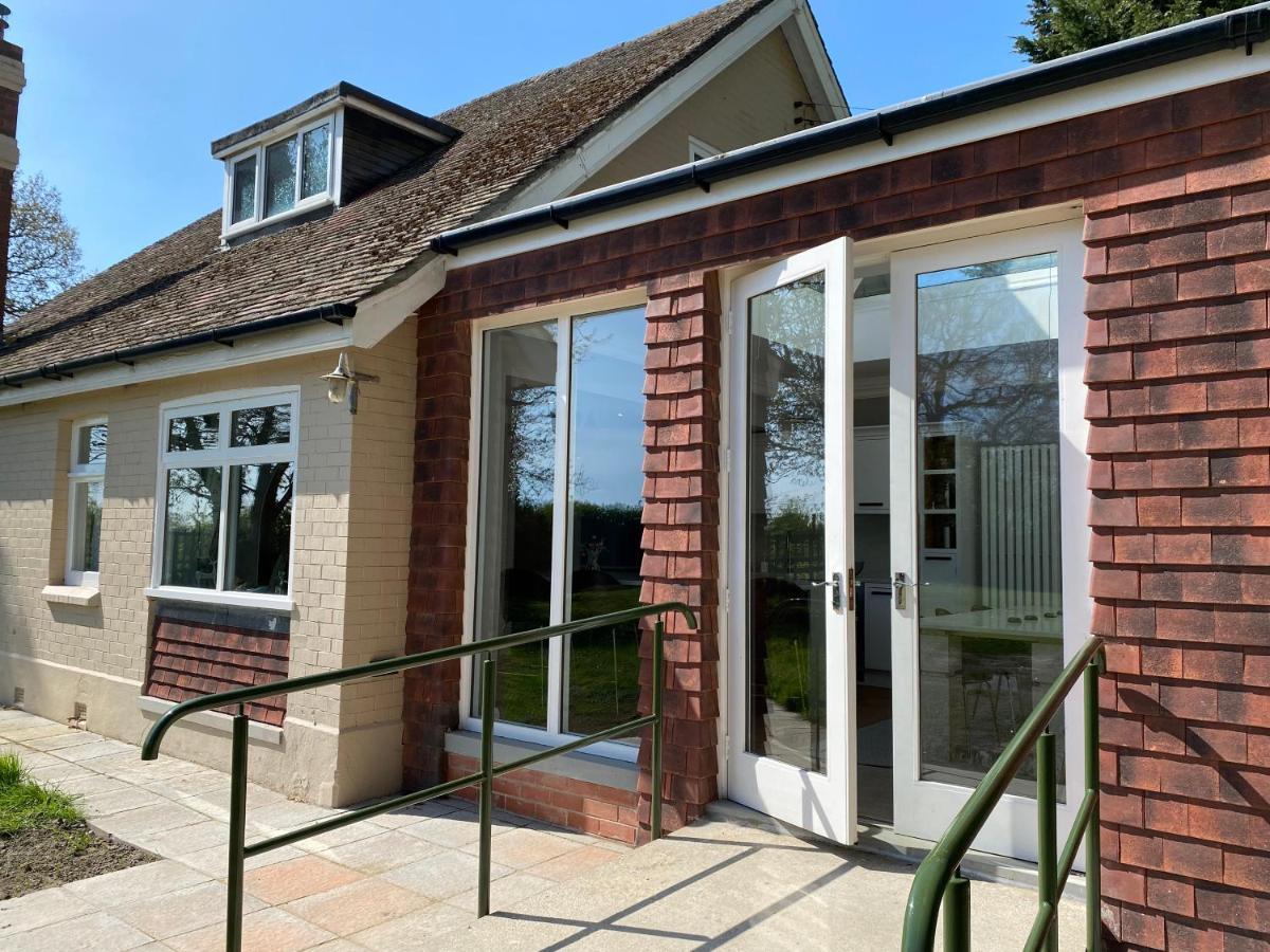 Spacious 4 Bed Family Cottage In Parkland Setting 요크 외부 사진